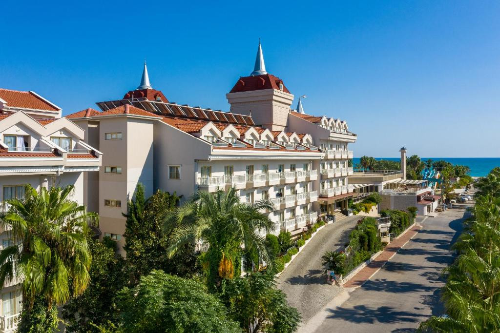 Aydinbey Famous Resort 5*