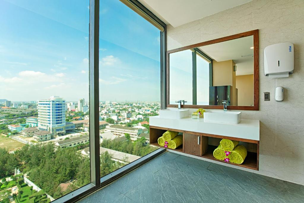 Yarra Ocean Suite Danang (Ex. Adamo) 4* миниатюра 3