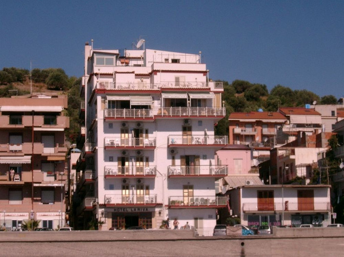 La Riva 3*