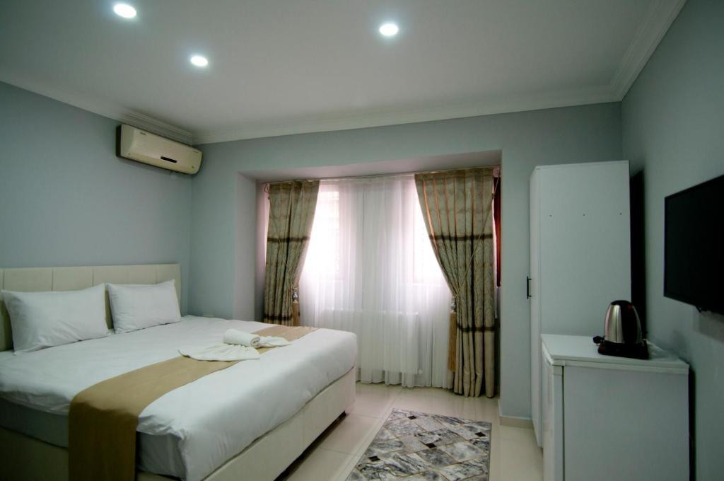 Istanbul Palace Hotel 3*