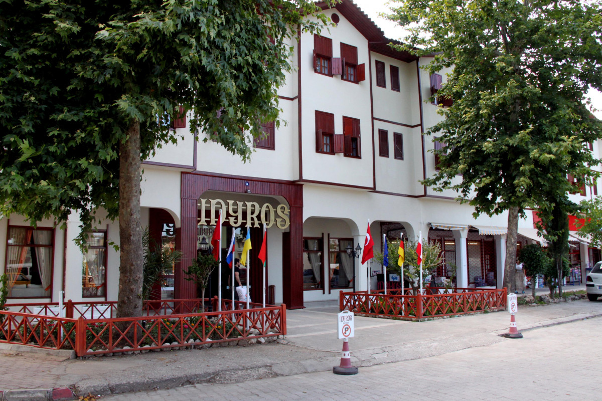 Idyros Hotel 3*