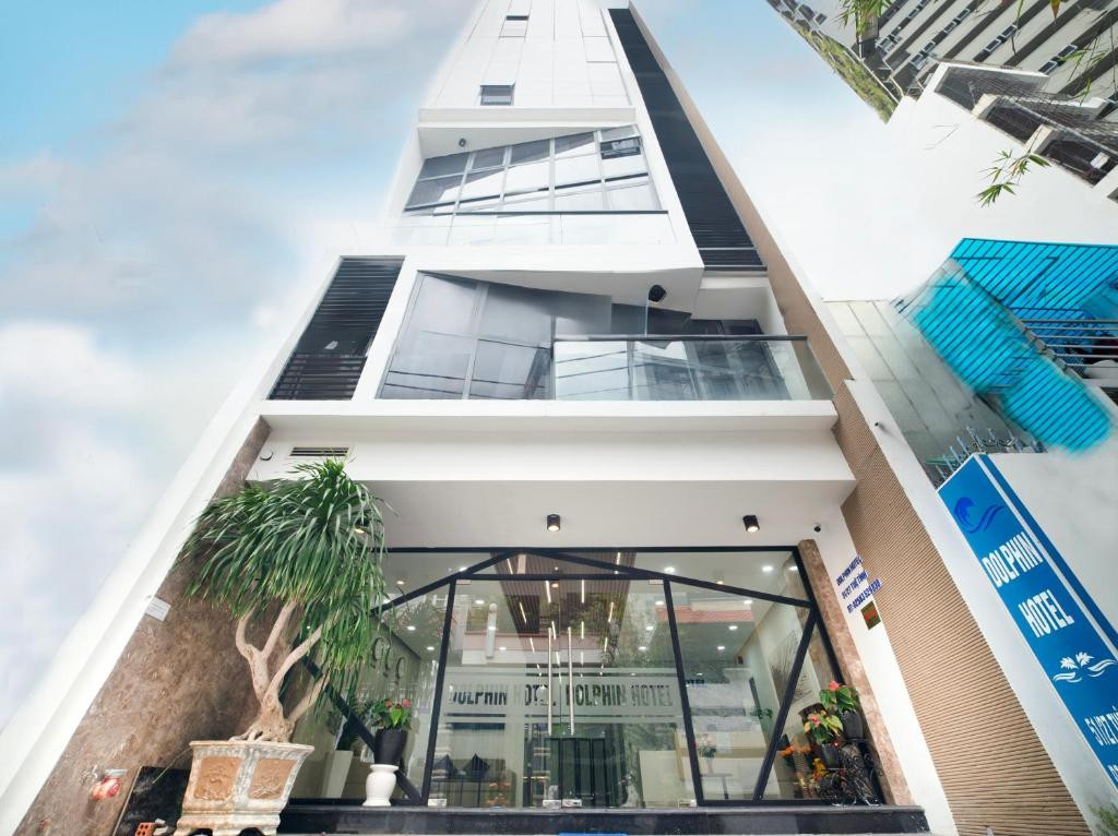 Dolphin Hotel 3*