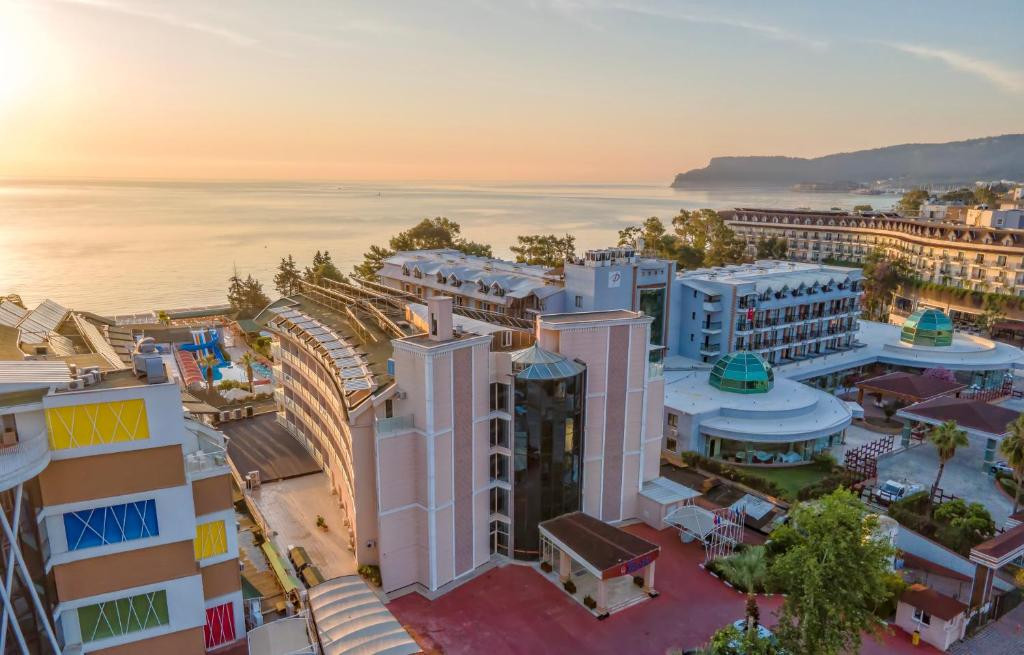 Lims Bona Dea Beach Hotel 4* миниатюра 2