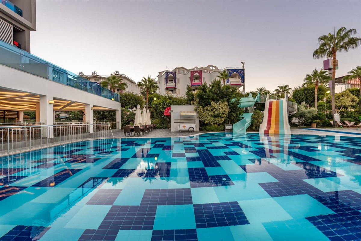 White City Beach Adults Only 16+ 5* миниатюра 5