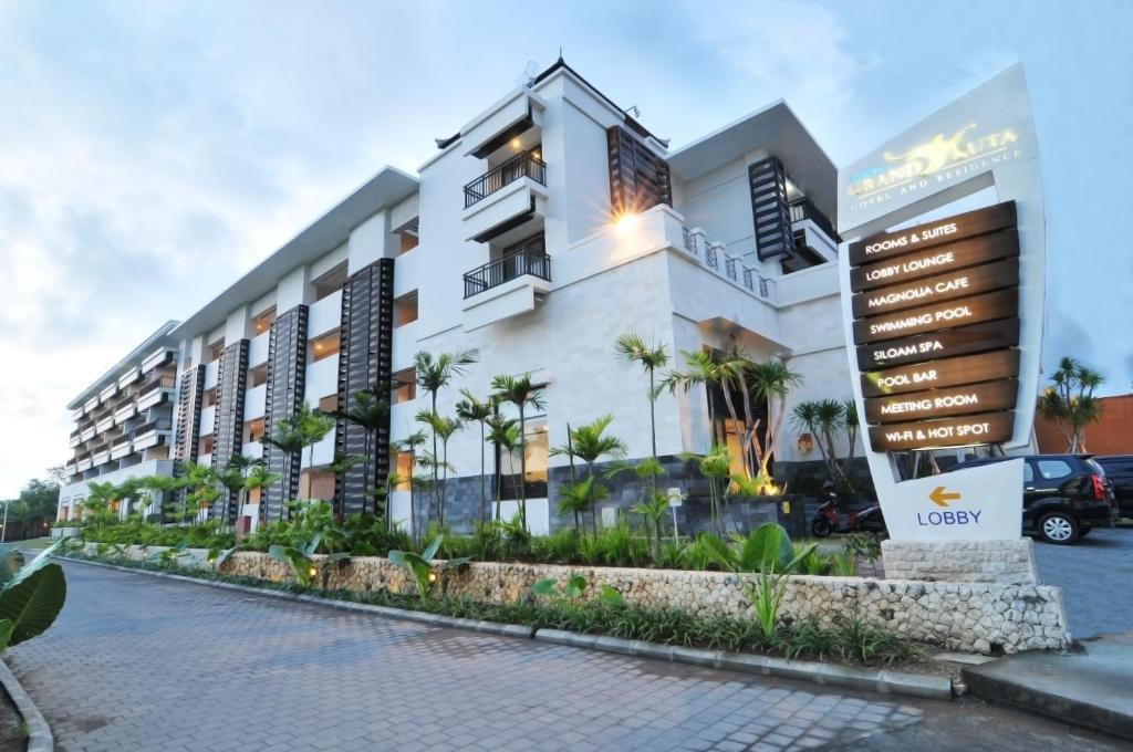 Grand Kuta Hotel & Residence 4*