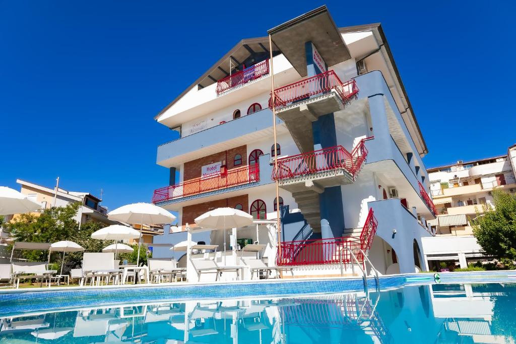 Alexander Naxos 3*