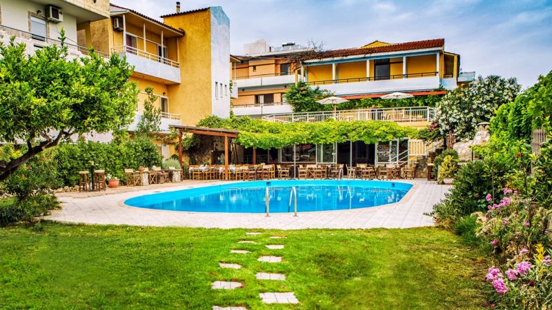 Roxani Hotel 2*