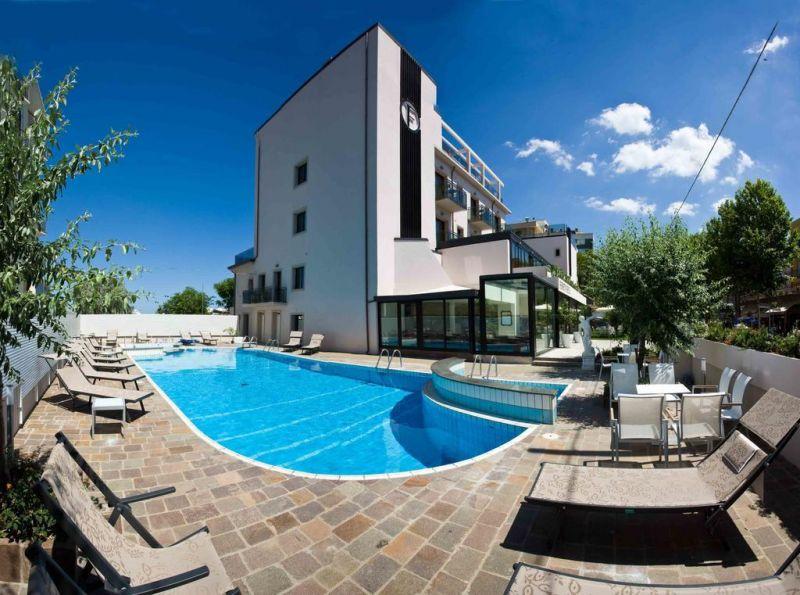 Ferretti Beach 4*