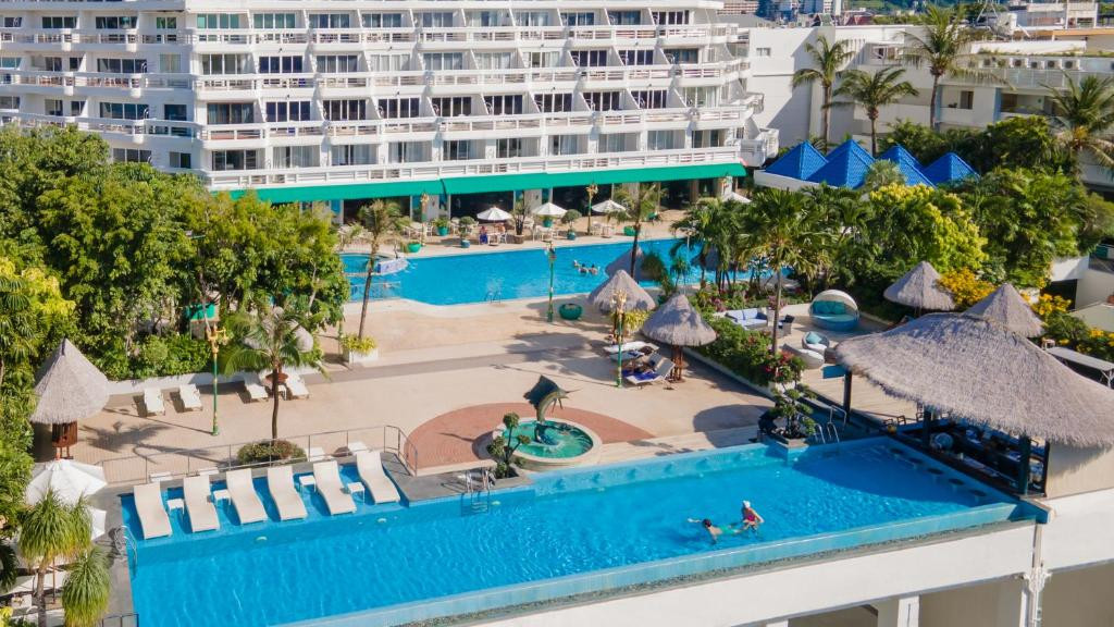 Andaman Beach Suites 4*