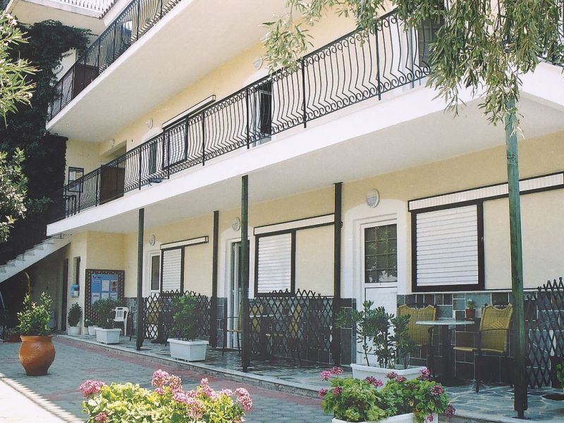 Alonia Studios & Apt
