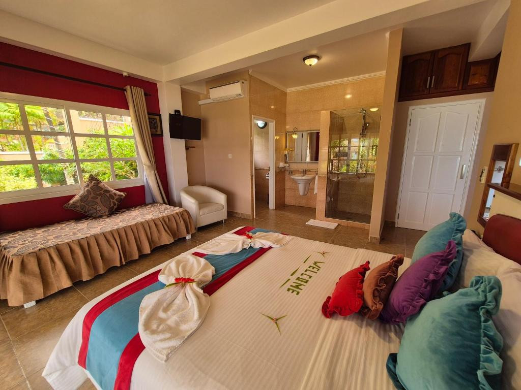 Au Fond De Mer View Self Catering Apartment миниатюра 5