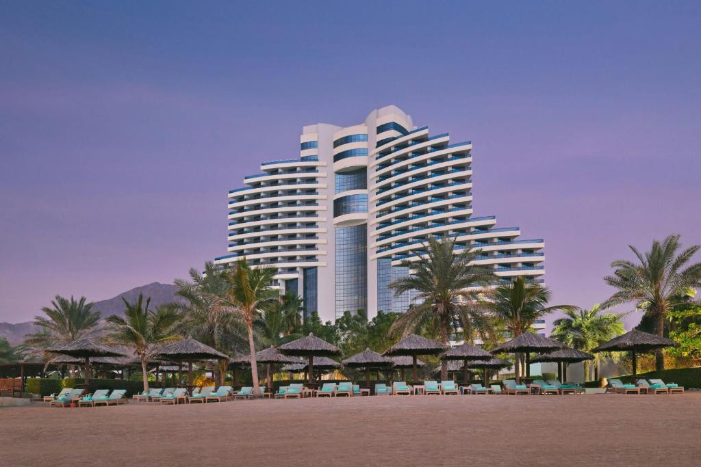 Le Meridien Al Aqah Beach Resort 5* миниатюра 2