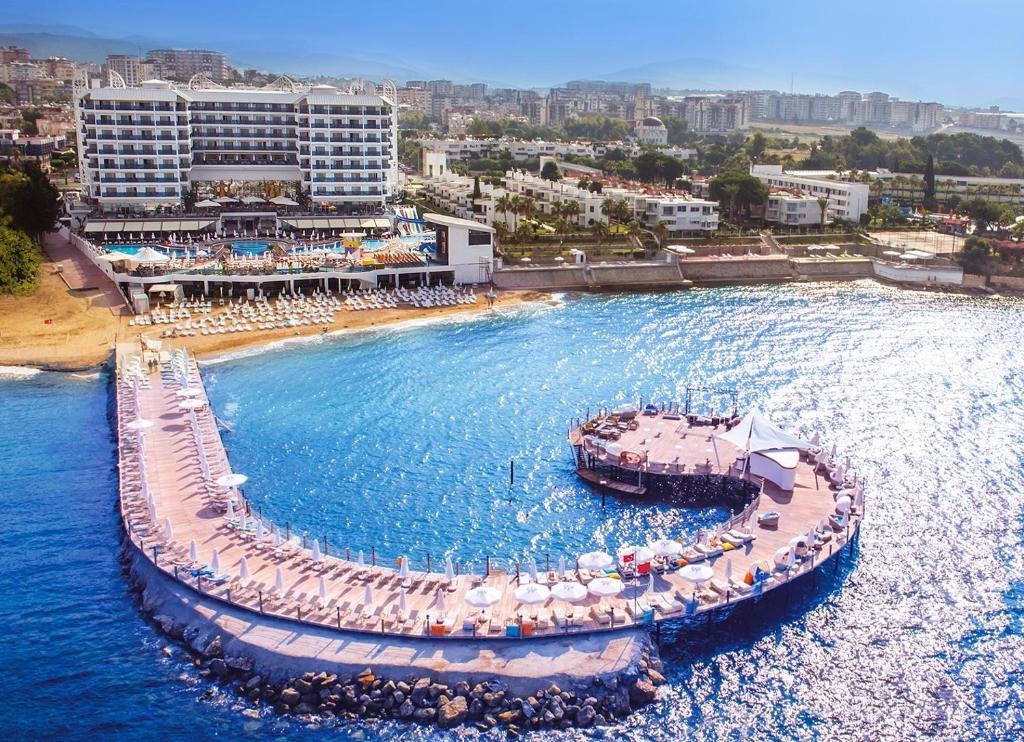 Azura Deluxe Resort & Spa 5*