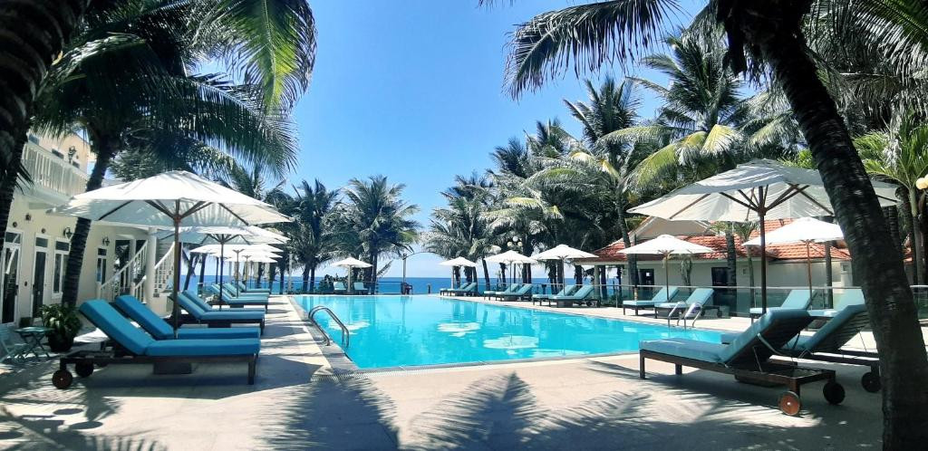 Madame Cuc Saigon Emerald Resort 4*