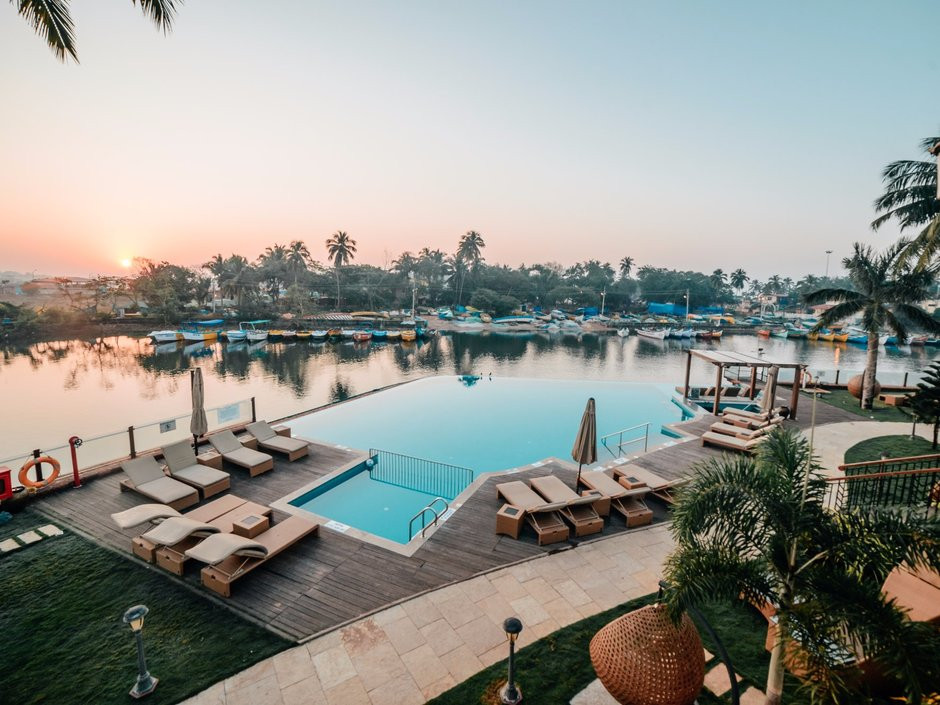 Acron Waterfront Resort 4* миниатюра 5