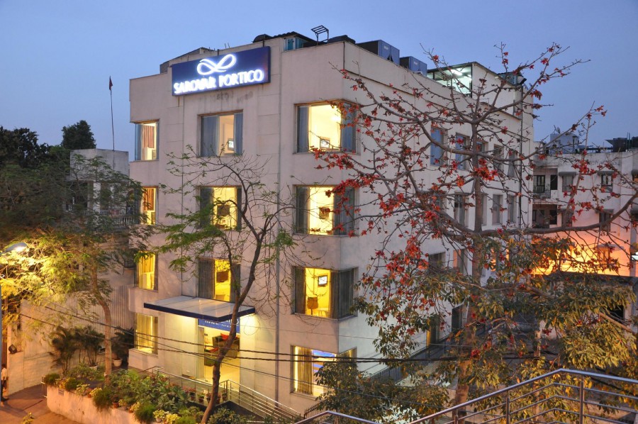 Sarovar Portico Naraina 4*