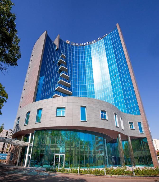 Doubletree By Hilton Yerevan 4* миниатюра 2