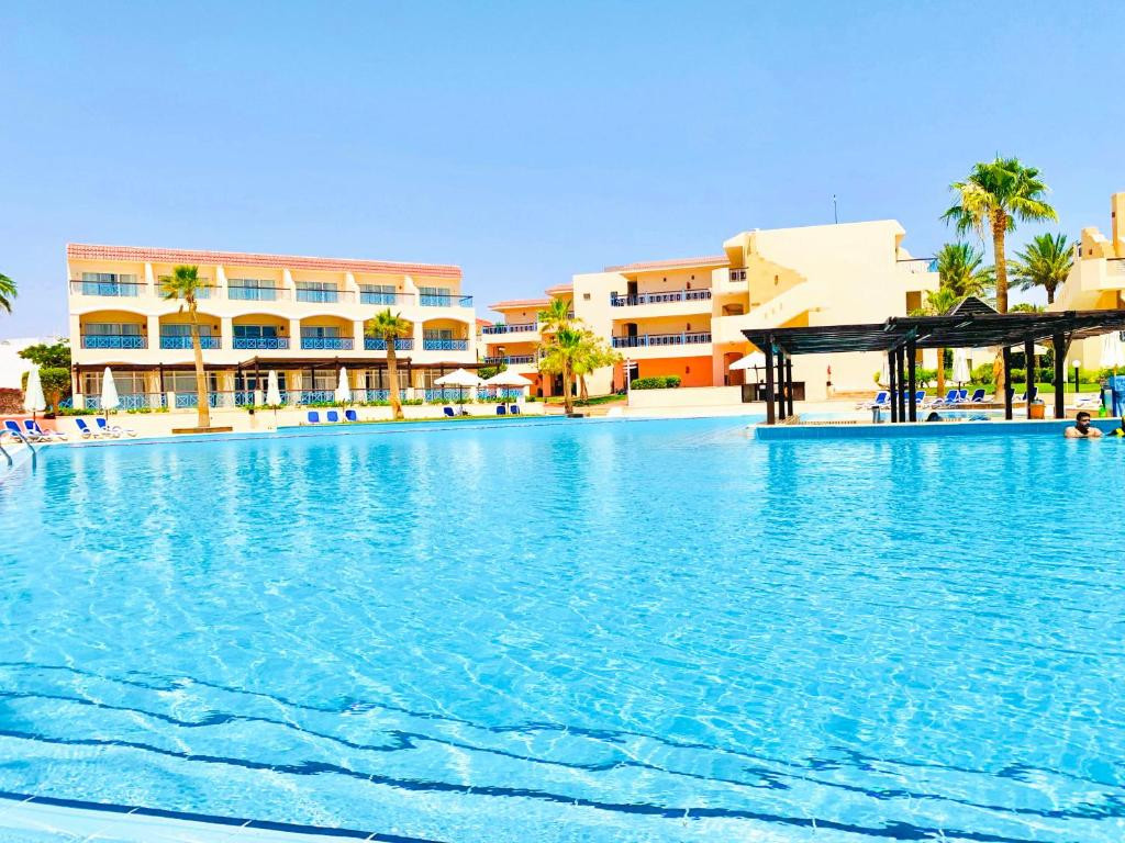 Ivy Cyrene Island Aqua Park Resort 4* миниатюра 2