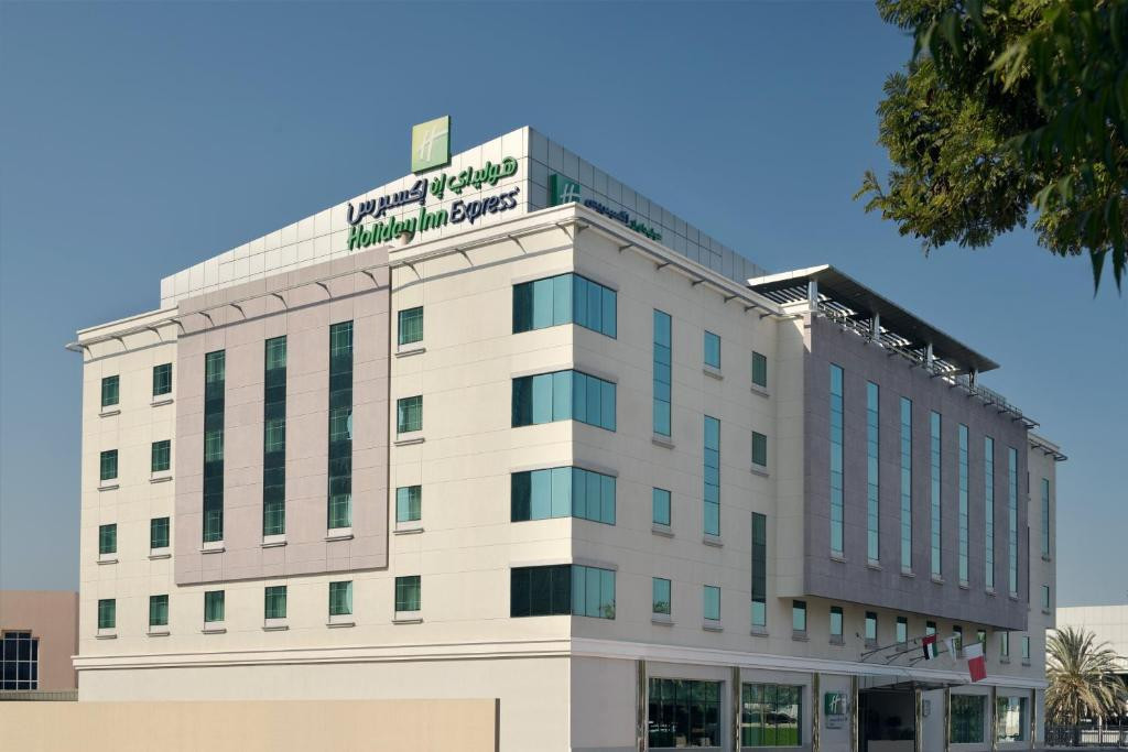 Holiday Inn Express Safa Park 2*
