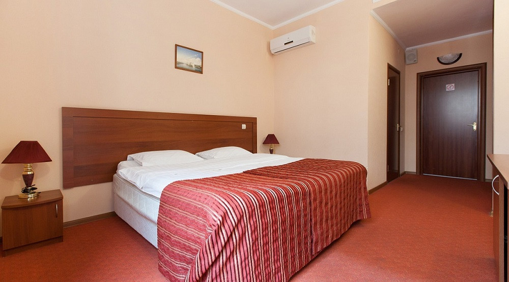 Регина На Петербургской 3* миниатюра 5