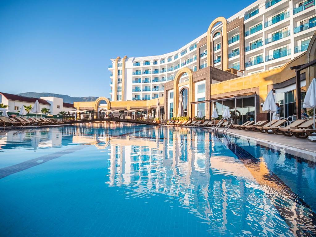 The Lumos Deluxe Resort Hotel & Spa 5*