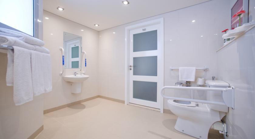 Holiday Inn Al Seeb 4* миниатюра 6