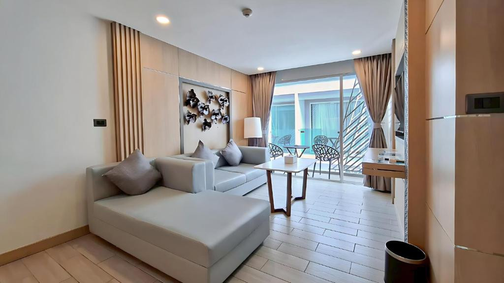 Clarian Hotel Beach Patong (Ex. Araya Beach Resort & Spa) 4* миниатюра 6