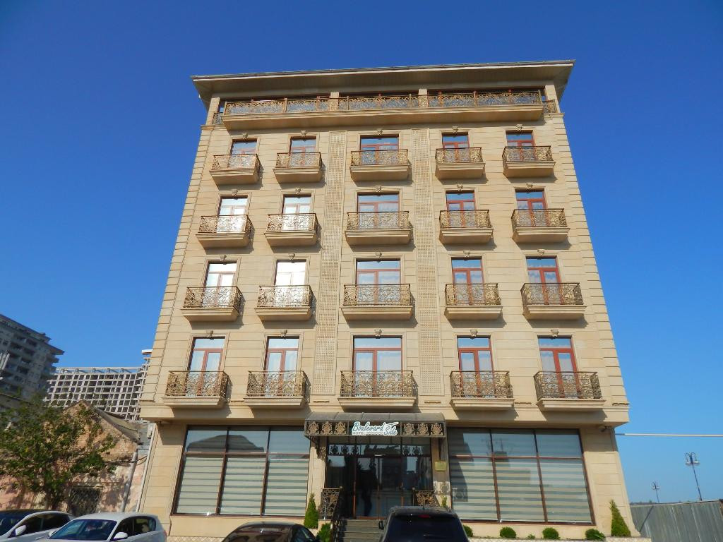 Boulevard Side 4*