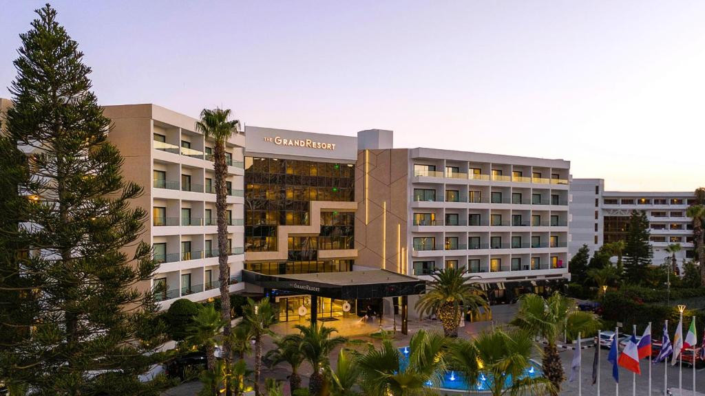 Grandresort Limassol 5*