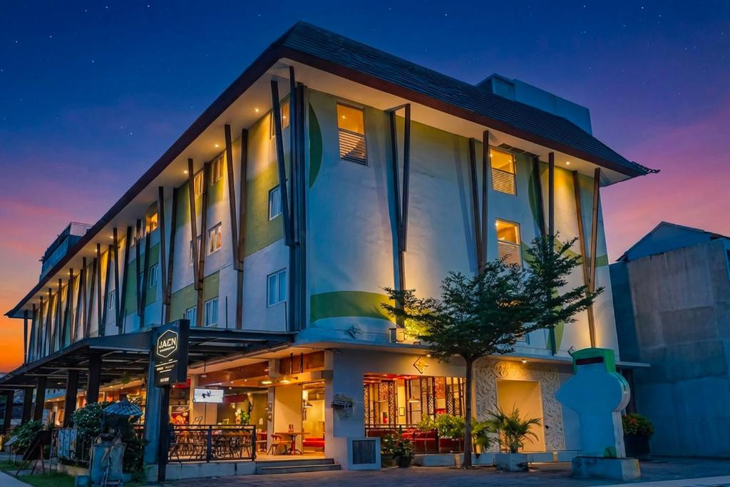 Palette Hotel Legian (Ex. Zest) 2*