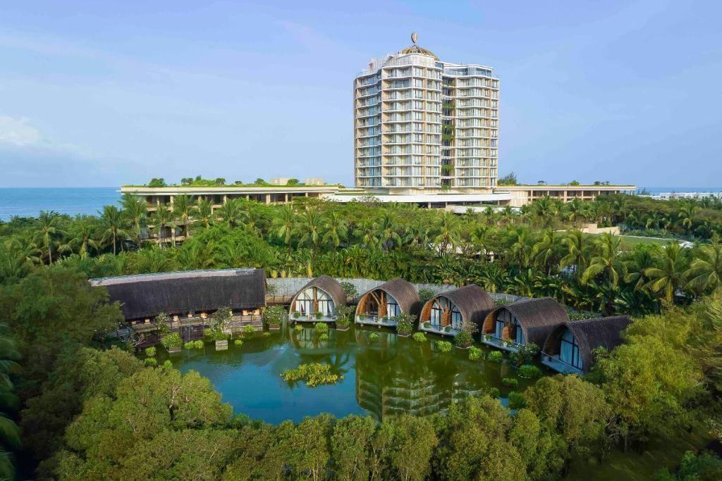Intercontinental Phu Quoc Long Beach Resort 5*