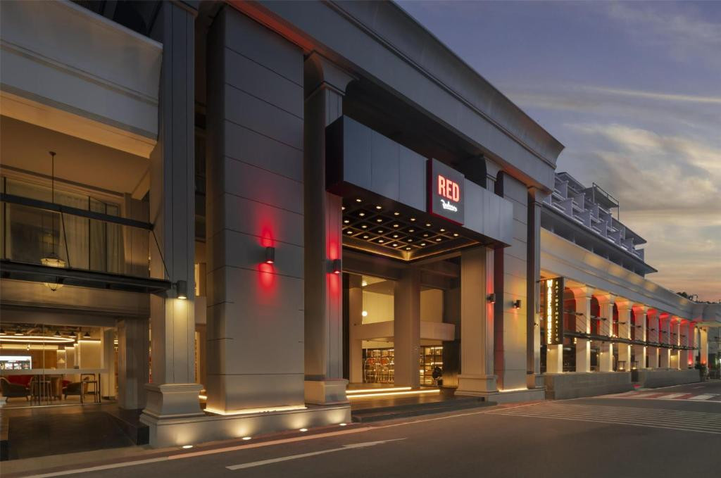 Radisson Red Phuket Patong Beach (Ex.swissotel Resort Phuket Patong Beach) 4* миниатюра 6