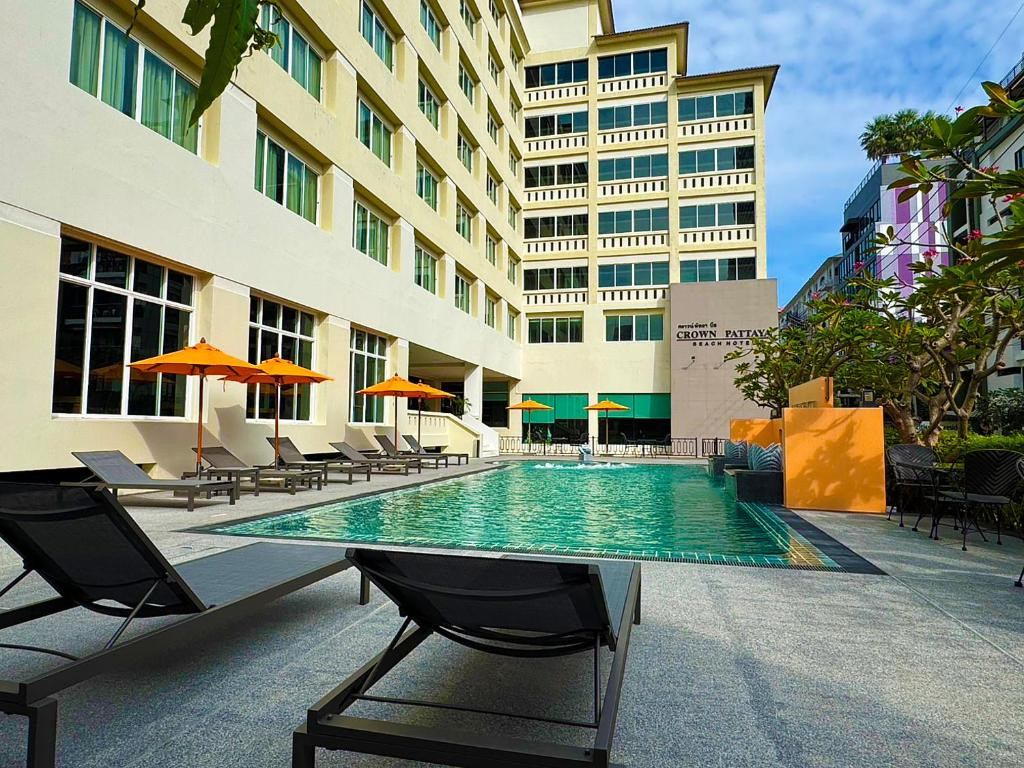 Crown Pattaya Beach Hotel 3*