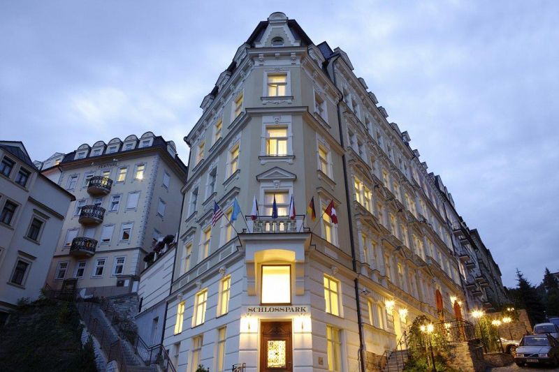 Schlosspark 4*