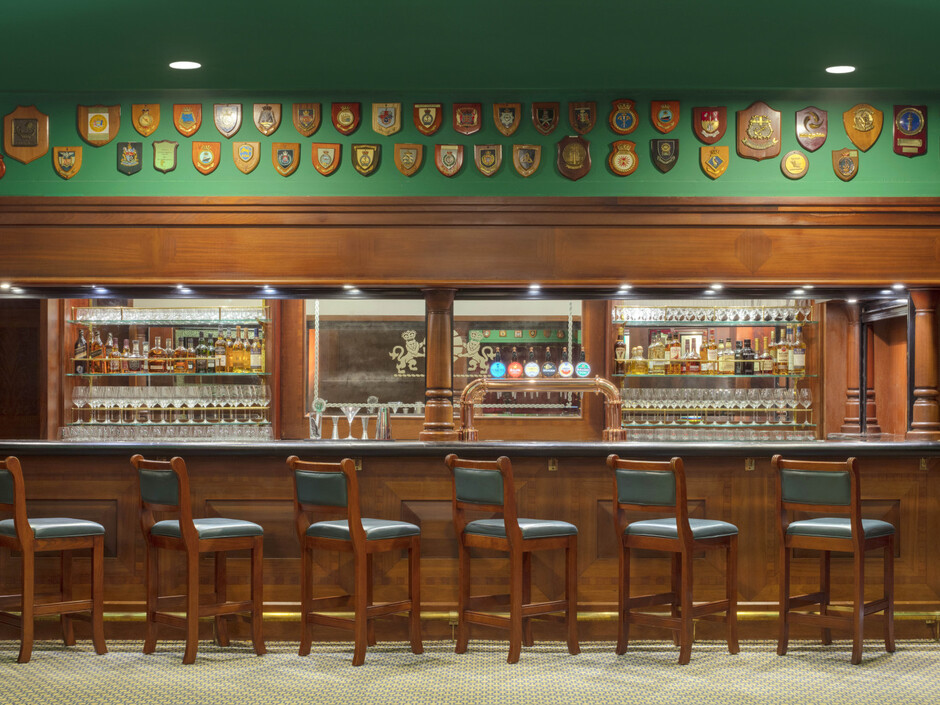 Queen Elizabeth 2 4* миниатюра 4