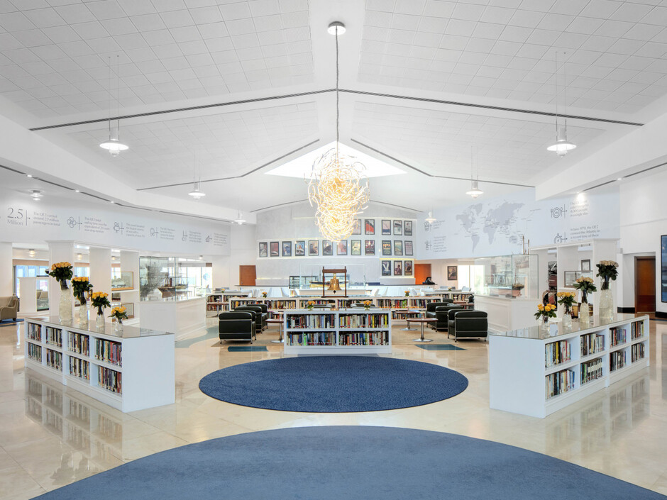 Queen Elizabeth 2 4* миниатюра 6