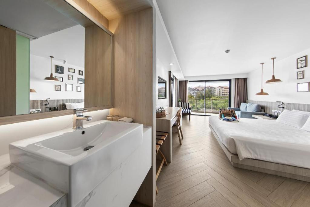 Mayaana Beach Resort (Ex. Golden Tulip Pattaya) 4* миниатюра 6