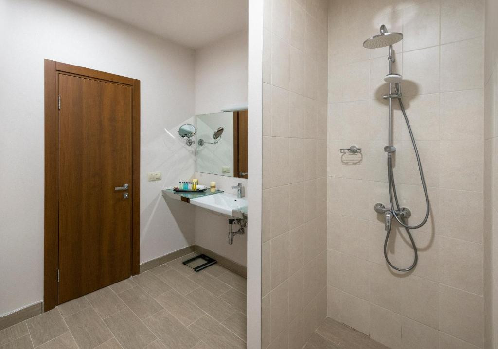 Ani Grand Hotel 4* миниатюра 5