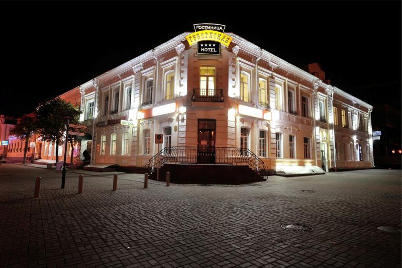 Губернская 4*