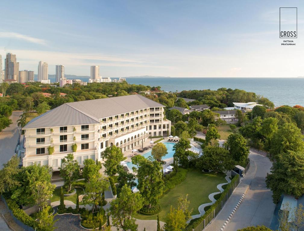 Cross Pattaya Pratamnak 5*