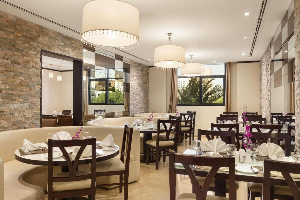 Ramada Hotel & Suites Ajman 4* миниатюра 2