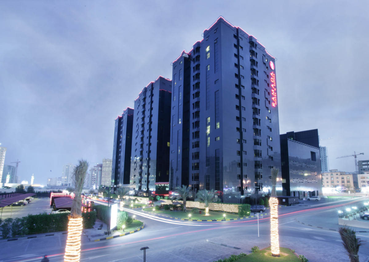 Ramada Hotel & Suites Ajman 4* миниатюра 3