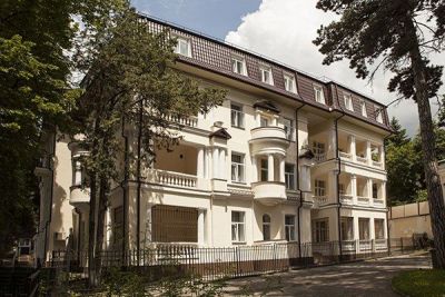 Белая Дача 4*