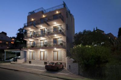 Twelve Hotel 4*