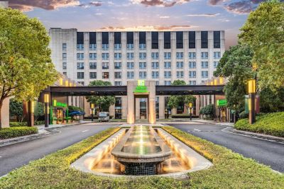 Holiday Inn Shanghai Hongqiao 4*