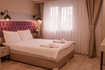 The Lola Hotel 2*